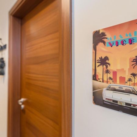 Miami Vice Apartment With Balcony Boedapest Buitenkant foto