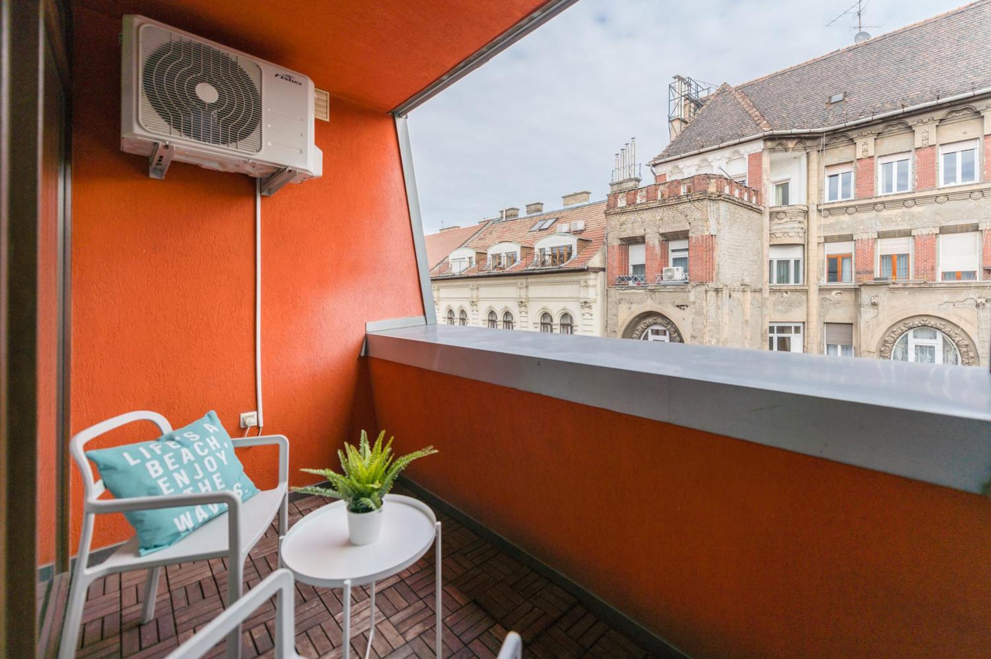 Miami Vice Apartment With Balcony Boedapest Buitenkant foto