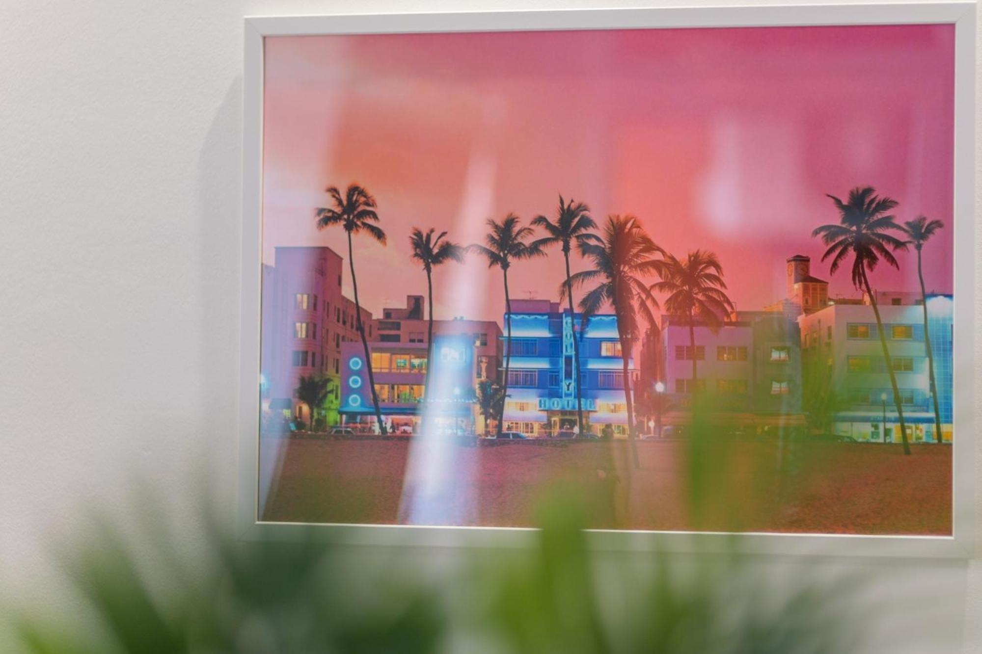 Miami Vice Apartment With Balcony Boedapest Buitenkant foto