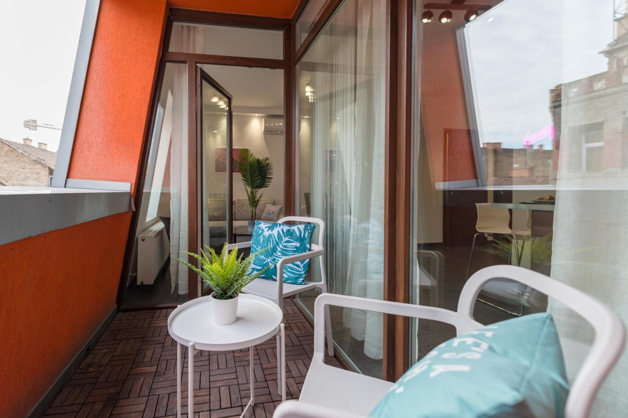 Miami Vice Apartment With Balcony Boedapest Buitenkant foto